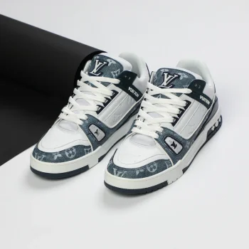 Louis Vuitton  - جينز مع ابيض